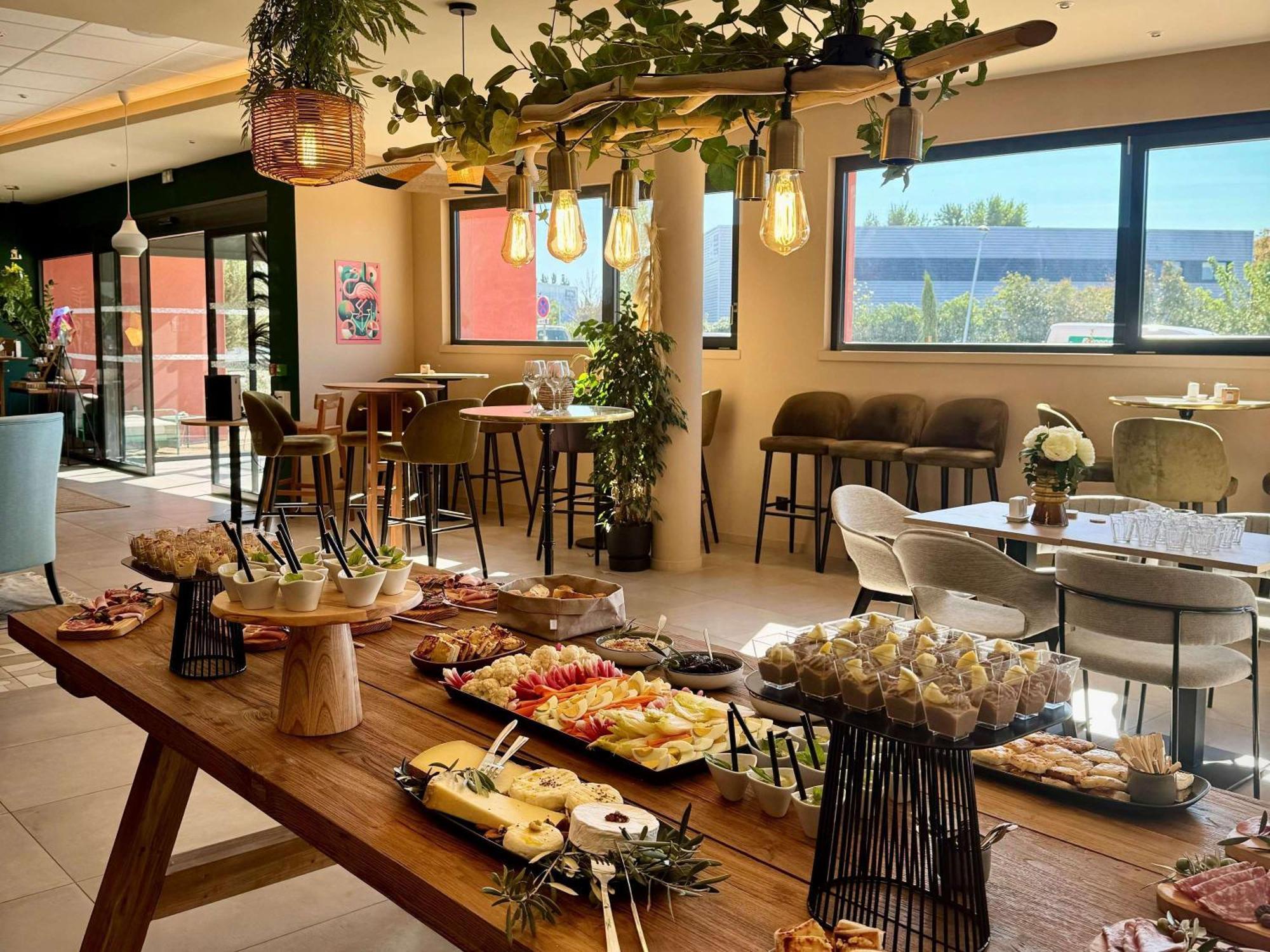 Aparthotel Adagio Access Porte De Camargue Сен-Мартен-де-Кро Екстер'єр фото