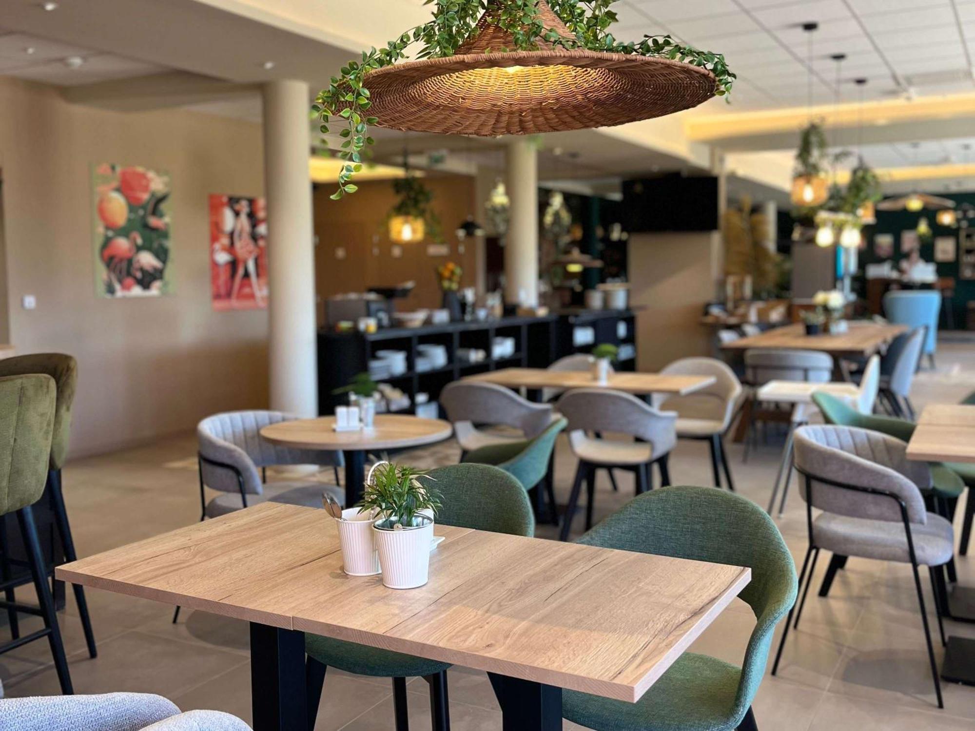 Aparthotel Adagio Access Porte De Camargue Сен-Мартен-де-Кро Екстер'єр фото